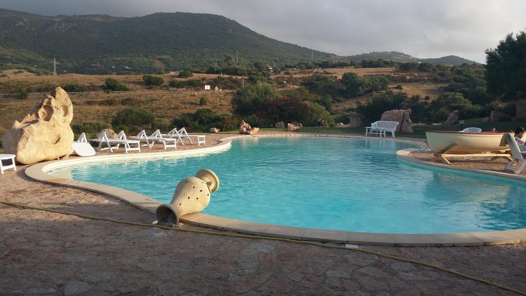 Hotel Ristorante La Tana Di Li Mazzoni Trinita d'Agultu e Vignola Bagian luar foto