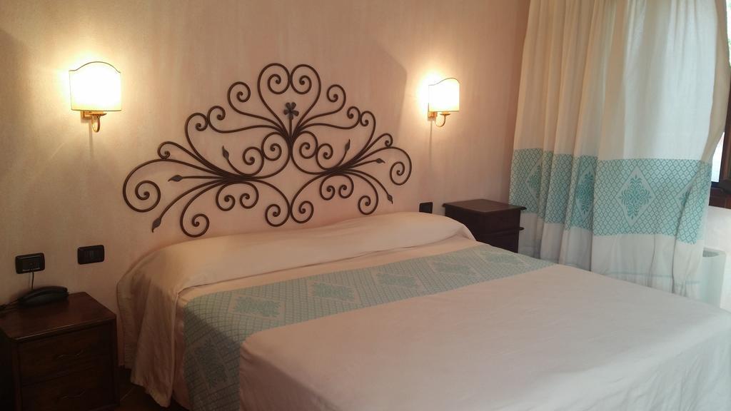 Hotel Ristorante La Tana Di Li Mazzoni Trinita d'Agultu e Vignola Ruang foto